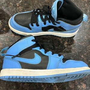 Air Jordan 1 Retro High Blue and Black Youth 2